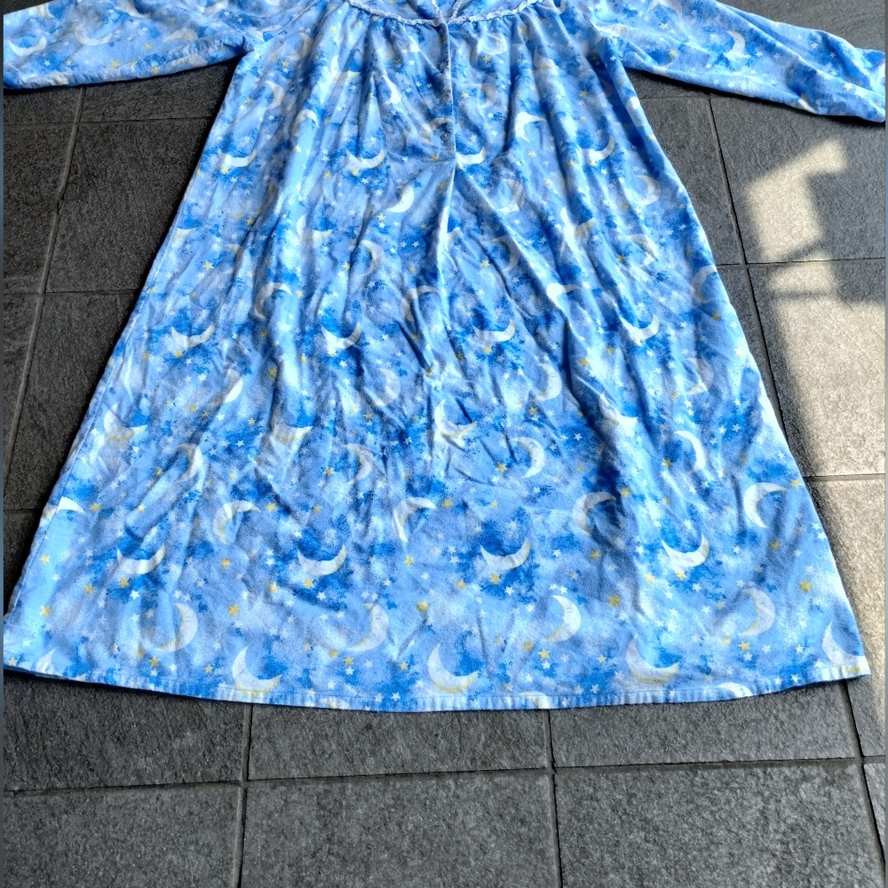 Lang of Salz Lung Women 1X Sleeping Moon And Stars Celestial Flannel Nightgown - Picture 4 of 12